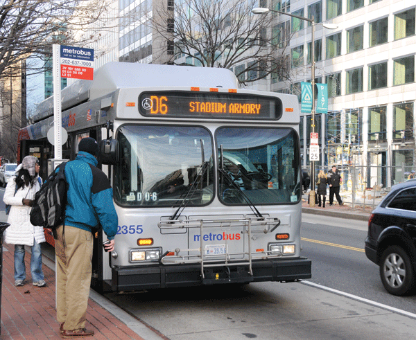 Buses-Farragut-N-010412-52